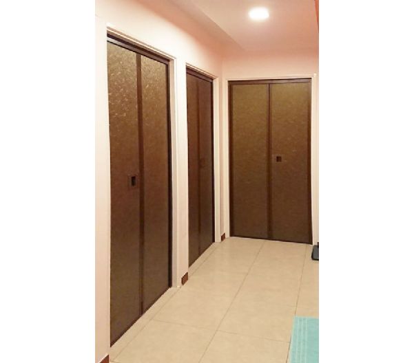 新加坡住家房間一次安裝三樘輝達折門
